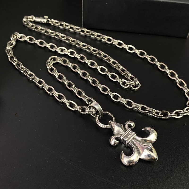 Ch**me He**ts necklaces